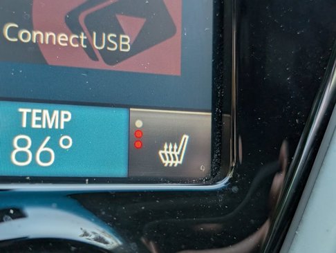 Used 2021 Chevrolet Bolt Premier w/ Infotainment Package image 27