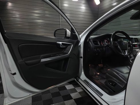 Used 2017 Volvo S60 T5 Inscription Platinum w/ Climate Package image 32
