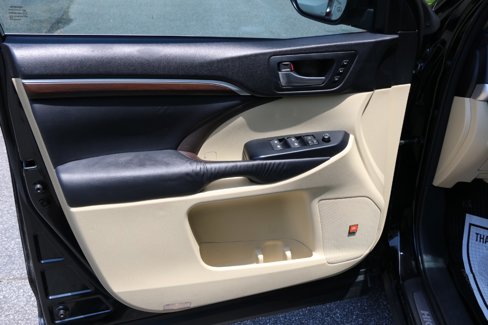 Used 2016 Toyota Highlander Limited image 15
