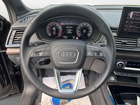 Certified 2025 Audi Q5 2.0T Premium Plus image 10