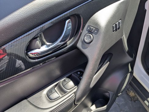Used 2019 Nissan Rogue SL image 15