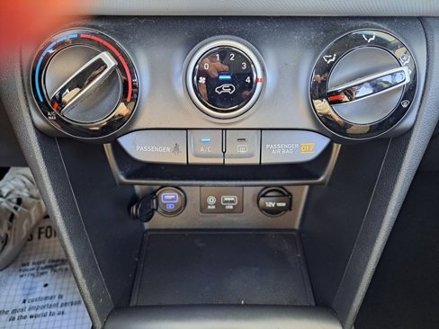 Used 2021 Hyundai Kona SE image 21