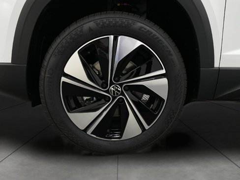 New 2025 Volkswagen Taos SE image 11