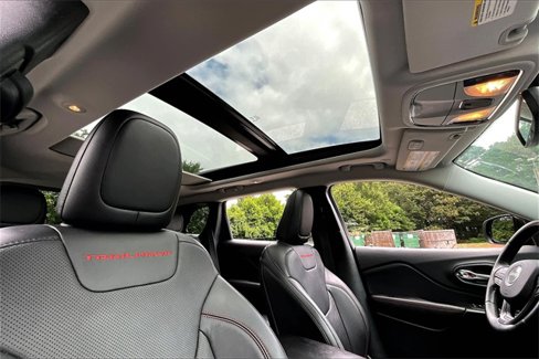 Used 2020 Jeep Cherokee Trailhawk image 27