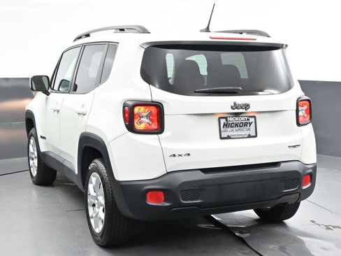 Used 2016 Jeep Renegade Latitude w/ Cold Weather Group image 5