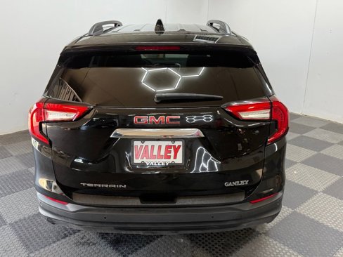 Used 2023 GMC Terrain SLE w/ Driver Convenience Package image 8