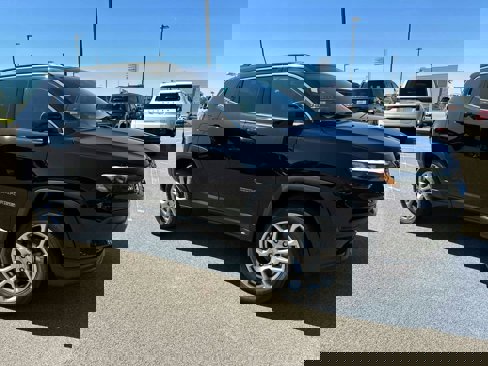 New 2024 Jeep Compass Latitude w/ Sun and Sound Group image 2