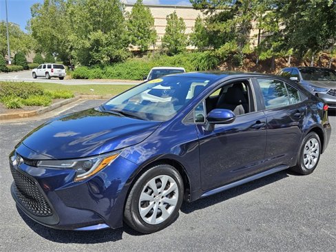 Used 2021 Toyota Corolla LE image 3