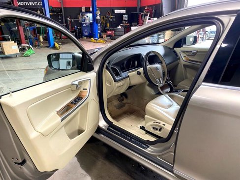 Used 2016 Volvo XC60 T5 Premier w/ Climate Package image 10