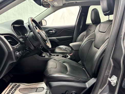 Used 2019 Jeep Cherokee Limited image 9