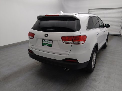 Used 2017 Kia Sorento LX w/ LX V6 Convenience Package image 7