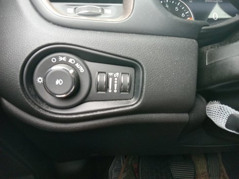 Used 2023 Jeep Renegade Latitude image 28
