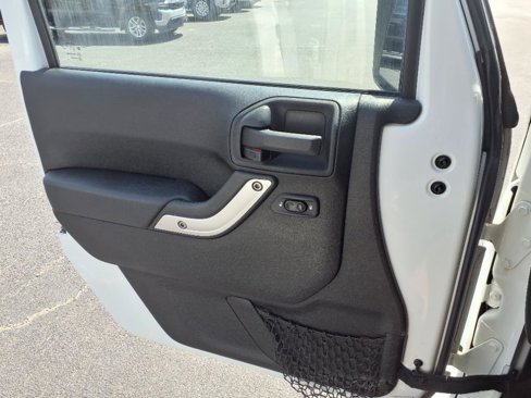 Used 2015 Jeep Wrangler Unlimited Sahara w/ Connectivity Group image 19