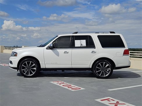 Used 2016 Lincoln Navigator Reserve image 4