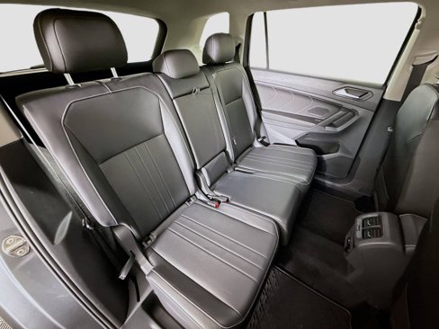 Used 2022 Volkswagen Tiguan SE image 24