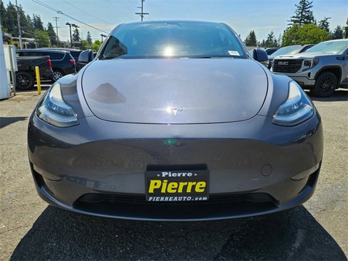 Used 2022 Tesla Model Y Long Range image 8