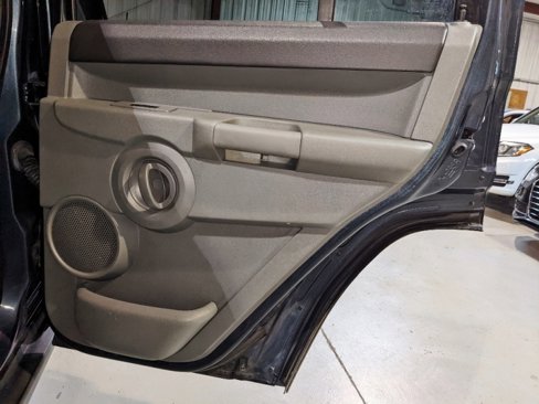 Used 2007 Jeep Commander Sport image 23