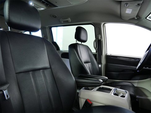 Used 2015 Chrysler Town & Country Touring-L w/ Trailer Tow Group image 12