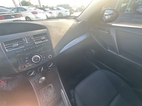 Used 2013 MAZDA MAZDA3 i SV image 12