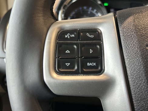Used 2014 Chrysler Town & Country Touring image 12
