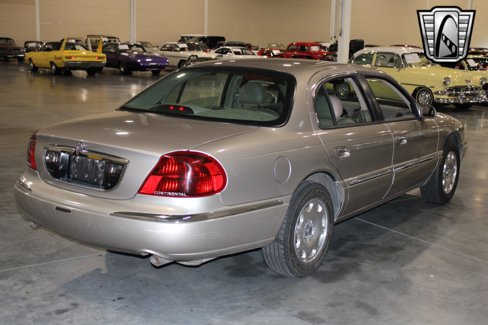 Used 1999 Lincoln Continental image 5