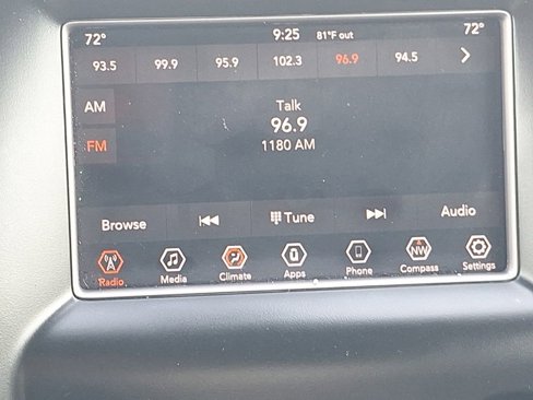 Used 2019 Jeep Grand Cherokee Laredo image 27