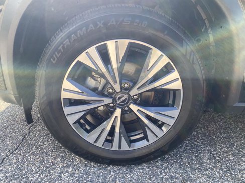 Used 2023 Nissan Rogue SV image 11