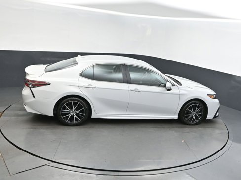 Used 2024 Toyota Camry SE image 31