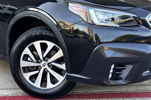 Used 2021 Subaru Outback Premium image 3