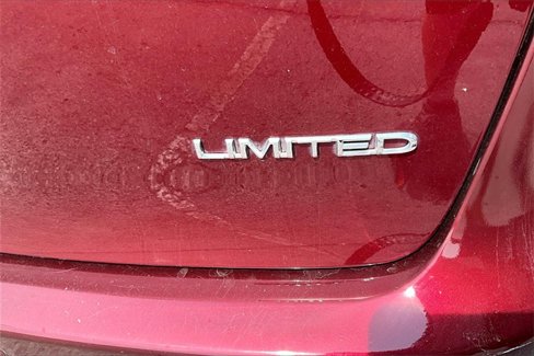 Used 2018 Chrysler Pacifica Limited image 24