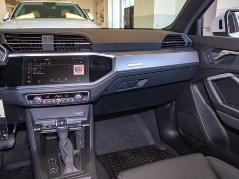 Certified 2025 Audi Q3 2.0T Premium image 41