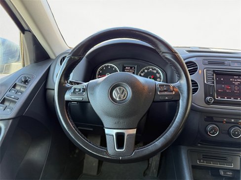 Used 2017 Volkswagen Tiguan Limited w/ Premium Package image 12
