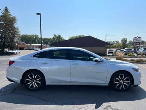 Used 2017 Chevrolet Malibu LT w/ Leather Package image 9