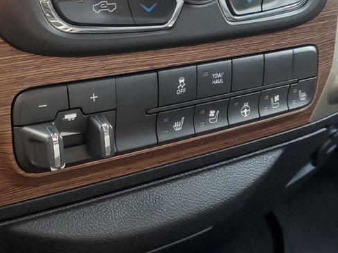 Used 2016 RAM 1500 Laramie w/ Convenience Group image 25