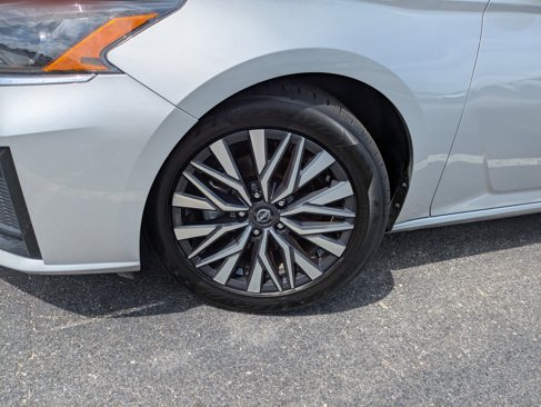 Used 2024 Nissan Altima 2.5 SV image 9