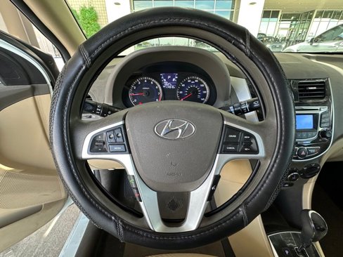Used 2013 Hyundai Accent GLS w/ Premium Pkg image 10