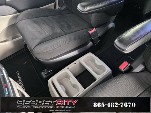 Used 2013 Dodge Grand Caravan SE image 25