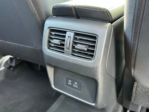 Used 2023 Nissan Rogue SV image 34