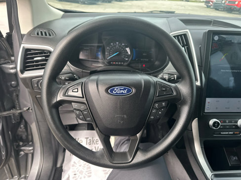 Used 2022 Ford Edge SE w/ Black Appearance Package image 16