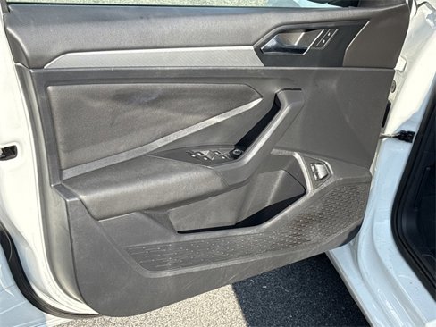 Used 2021 Volkswagen Jetta SE image 9