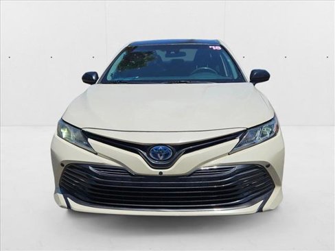 Used 2018 Toyota Camry LE image 2