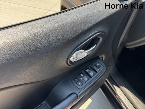 Used 2019 Jeep Cherokee Trailhawk w/ Comfort/Convenience Group image 10