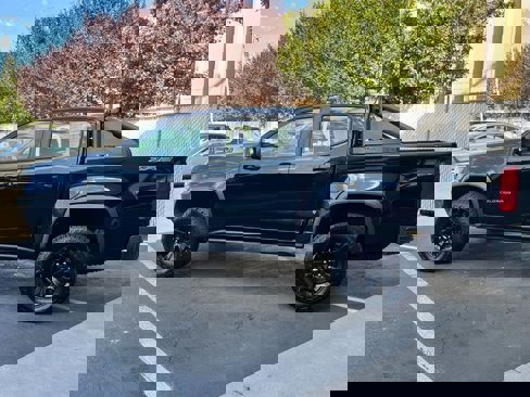 Used 2021 Chevrolet Colorado ZR2 w/ ZR2 Midnight Special Edition image 4