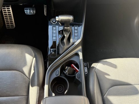 Used 2023 Kia Niro SX Touring image 16