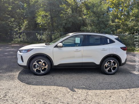 New 2025 Ford Escape ST-Line Select image 2