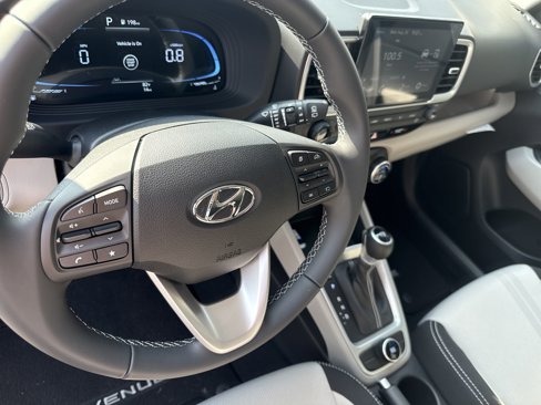 New 2025 Hyundai Venue SEL image 8