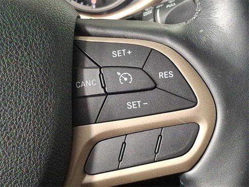 Used 2017 Jeep Cherokee Latitude w/ Cold Weather Group image 22