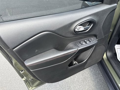 Used 2021 Jeep Cherokee Trailhawk image 22