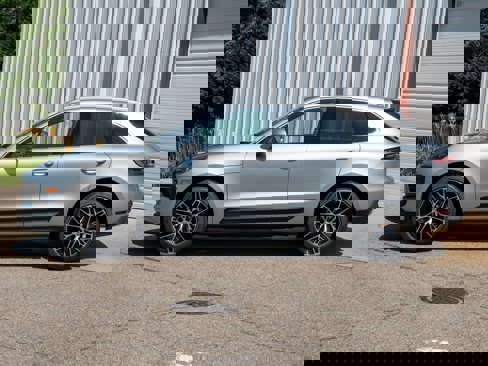 New 2025 Porsche Macan image 2