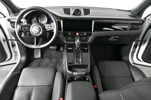Certified 2025 Porsche Macan image 20